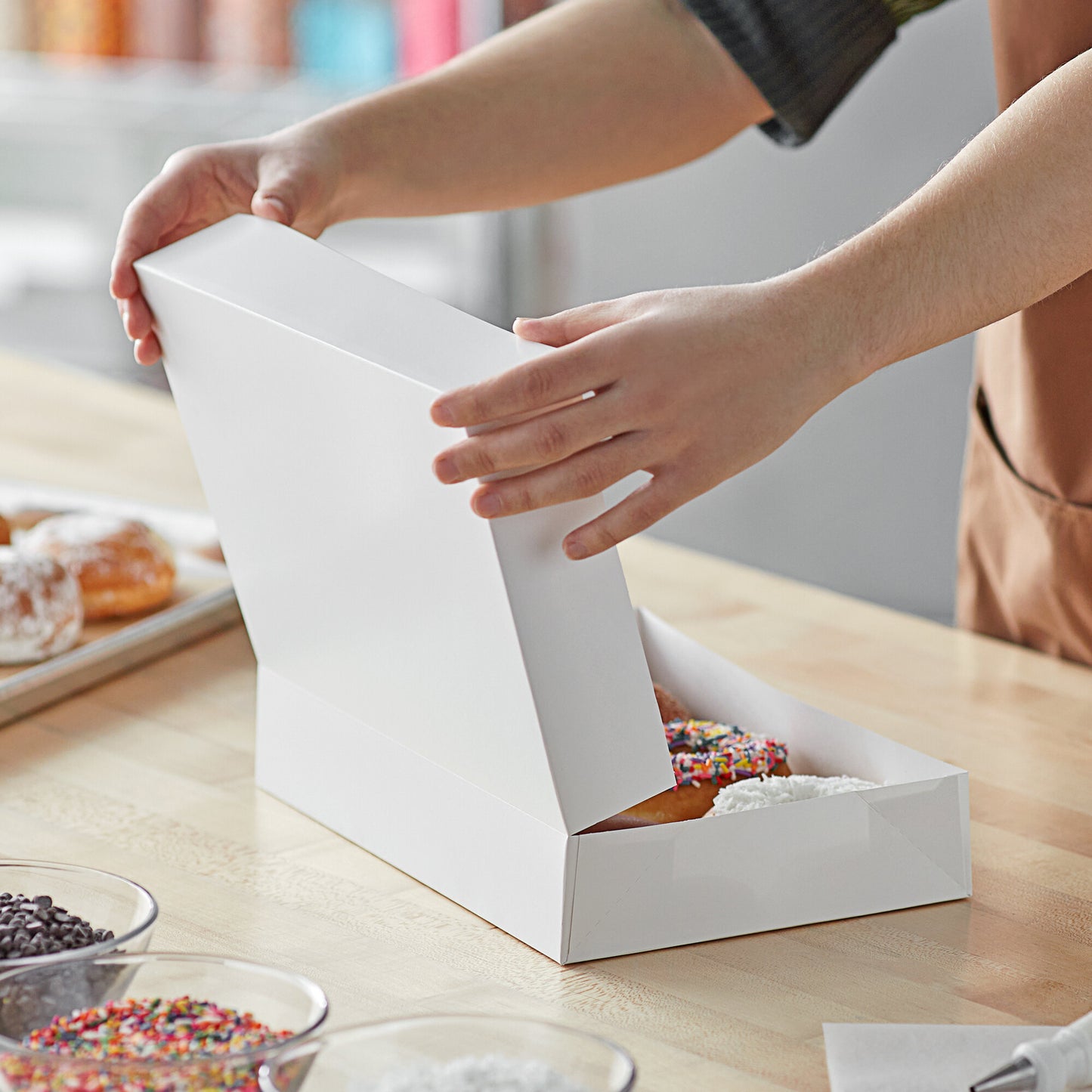 12" x 8" x 2.25" White Auto-Popup Window Bakery Box